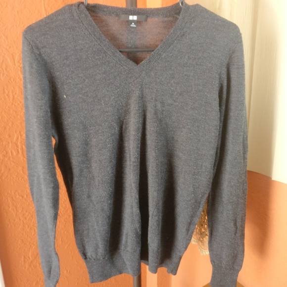 Uniqlo Other - Uniqlo sweater